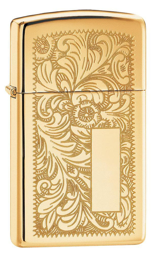 Vue de face 3/4 briquet Zippo Slim Brass avec motif de fleurs vénitiennes et plaque à graver