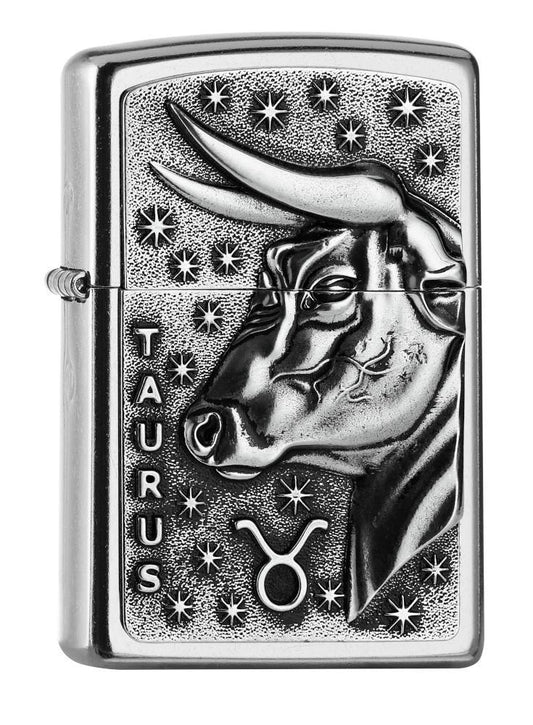 Vue de face 3/4 briquet Zippo Street Chrome signe du zodiaque emblème Taureau avec lettrage Taurus