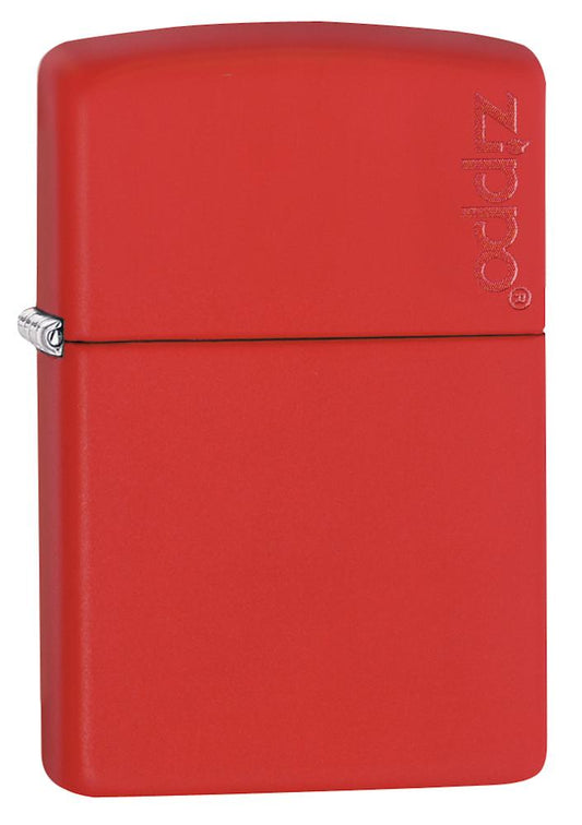 Vue de face 3/4 briquet Zippo Red Matte avec logo Zippo