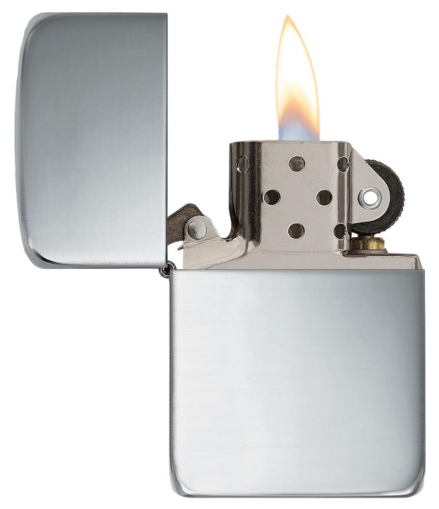 Réplica de encendedor Zippo 1941 en plata esterlina vista frontal abierta y encendida en óptica de plata pulida