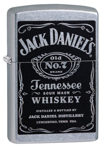 Vue de face 3/4 briquet Zippo chromé avec logo Jack Daniel's noir 