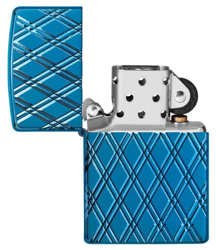 Briquet Zippo avec de nombreux petits losanges profondéMen,t gravés, ouvert