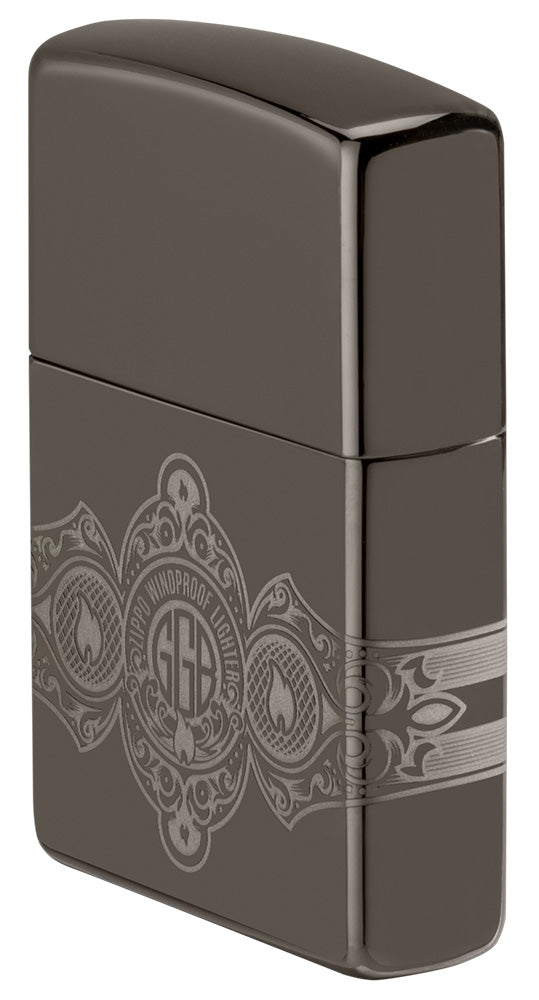 Encendedor Zippo con vista lateral Black Ice® con grabado de 360° de las llamas y el logotipo de Zippo en diseño de banda de cigarro