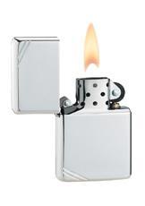  Briquet Zippo chrome brillant vintage, ouvert avec flamme