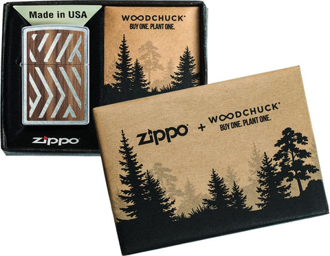 Zippo Woodchuck avec motif à lignes, dans une boîte cadeau ouverte