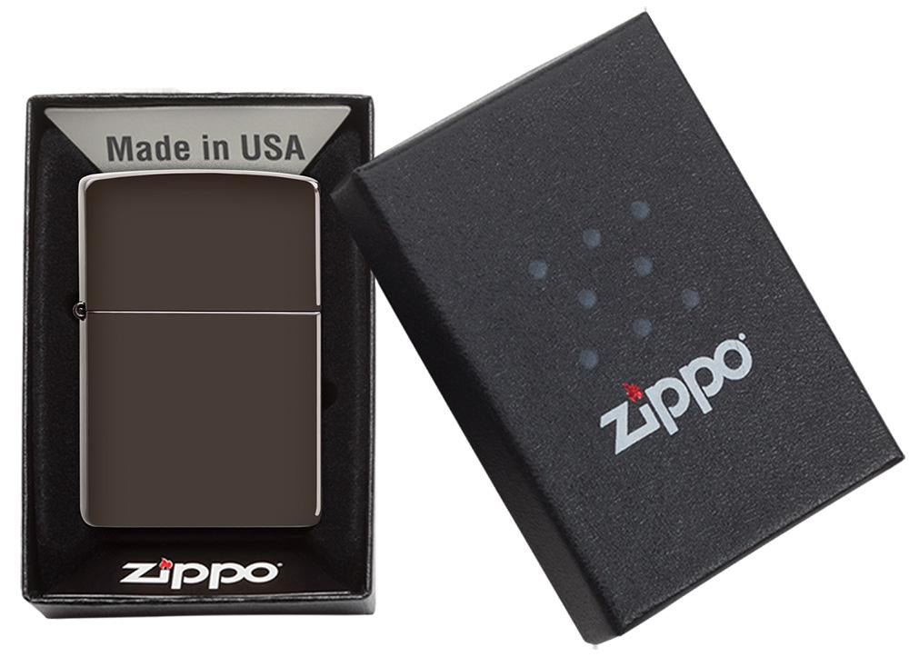 Briquet Zippo marron mat, dans une boîte ouverte