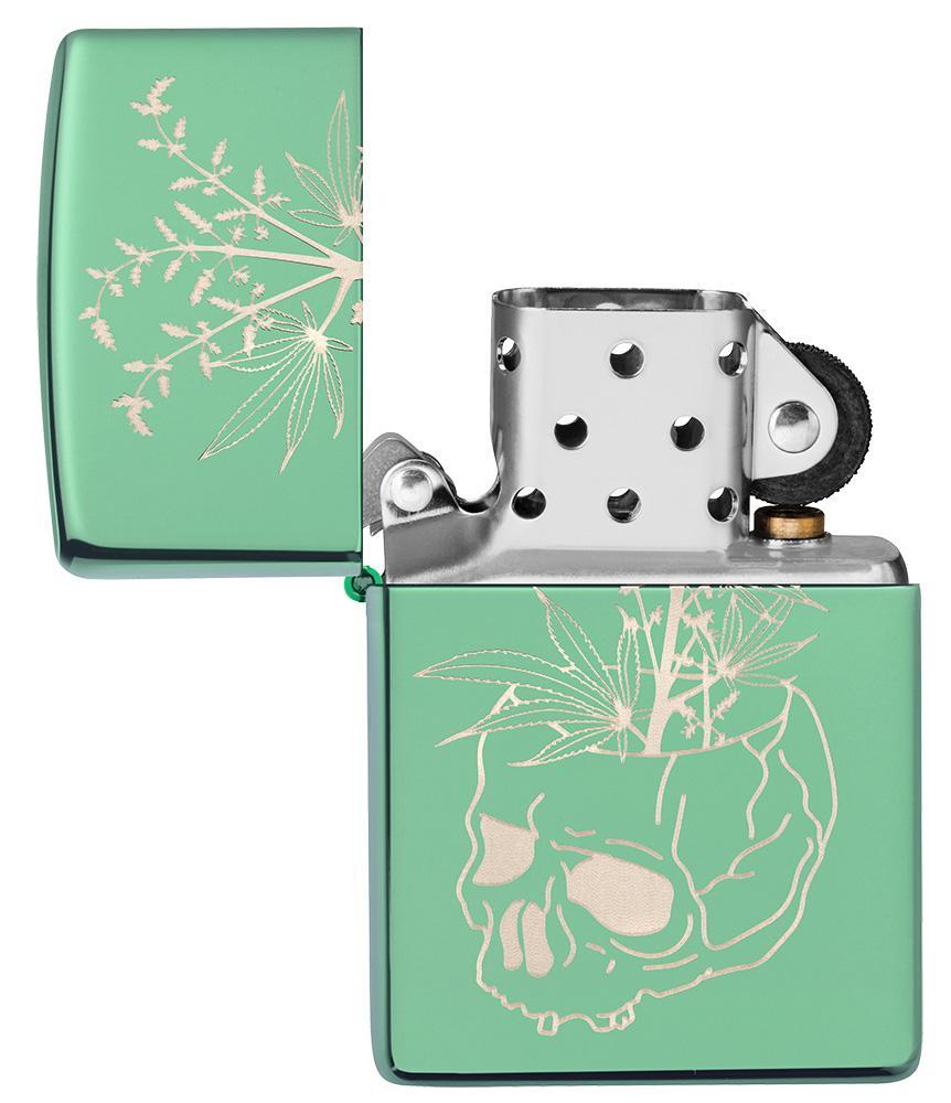 Briquet Zippo vert brillant tête de mort servant de pot à un plant de chanvre, ouvert