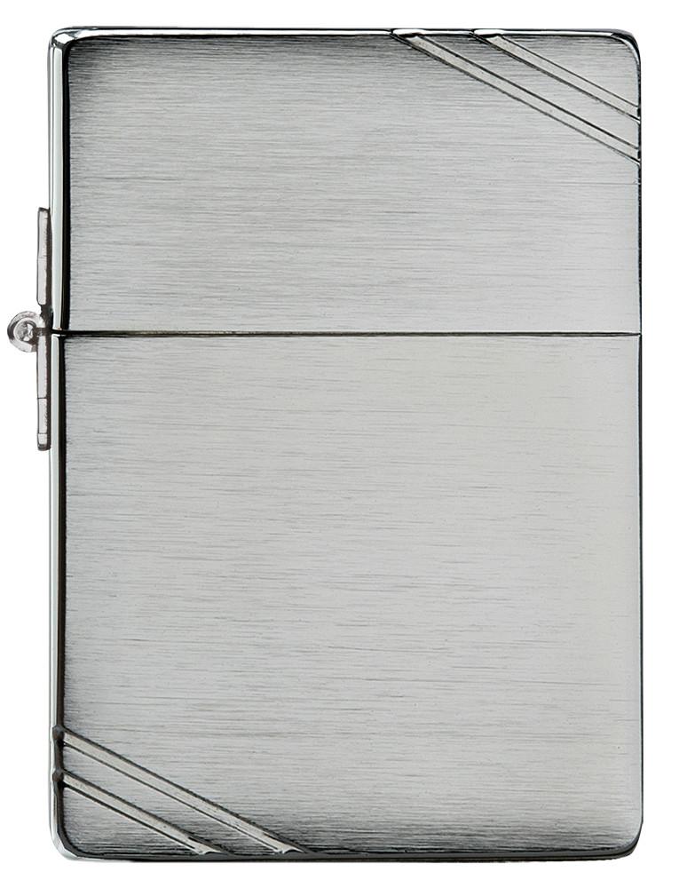 Réplica de encendedor Zippo 1935 vista frontal en aspecto de cromo cepillado con barras grabadas en las esquinas opuestas.