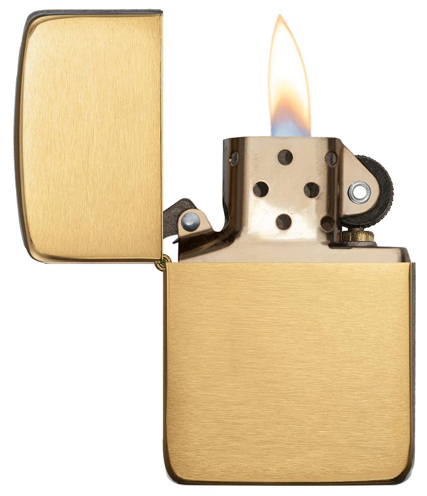Réplica del encendedor Zippo 1941 vista frontal abierta y encendida en latón cepillado en oro