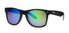 Vista frontal 3/4 de las gafas de sol Zippo negras con lentes verdes