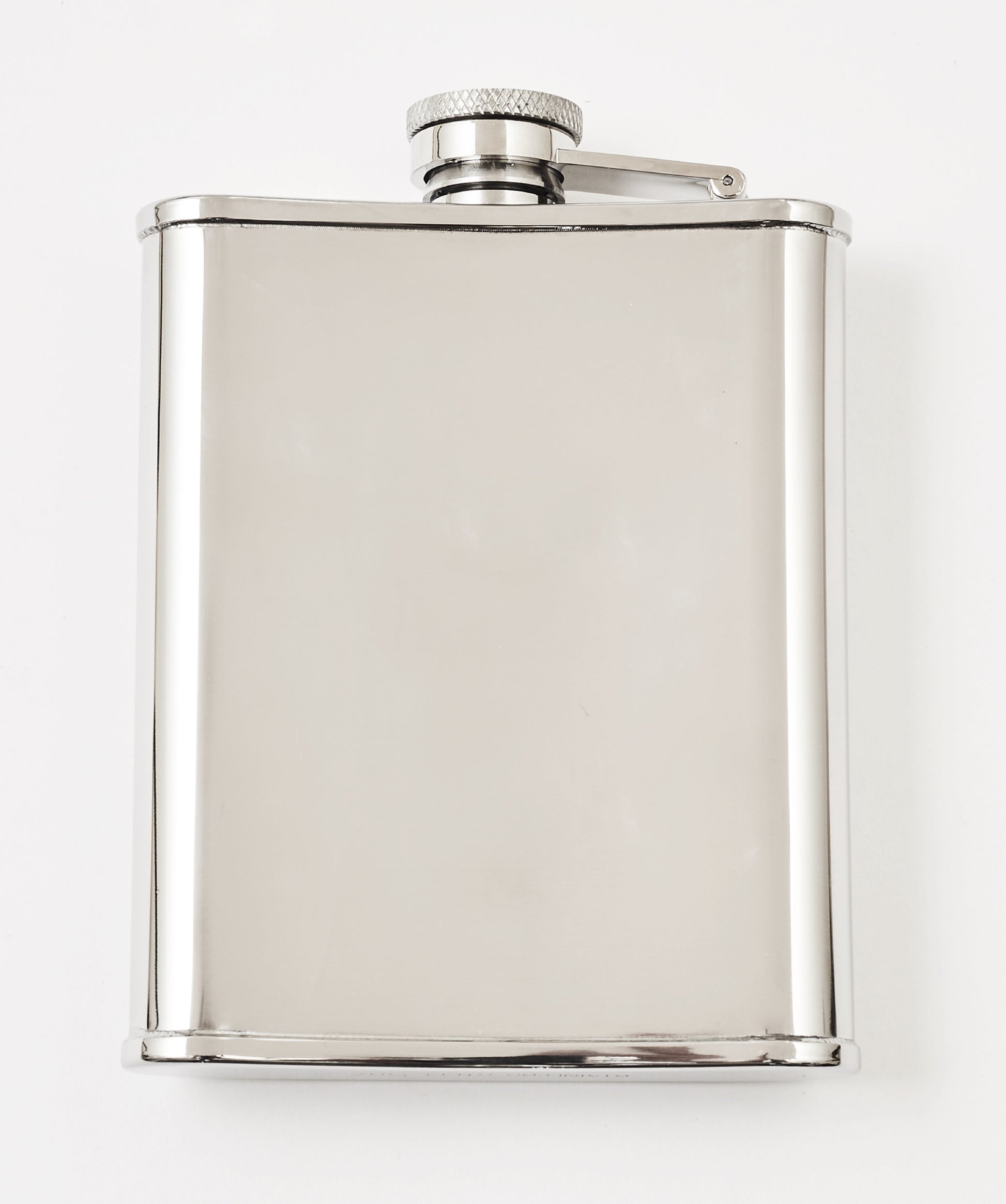 Dos flasque Zippo en acier inoxydable avec logo Zippo dans le coin inférieur droit