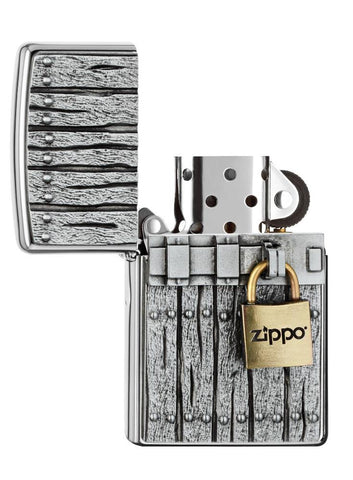 Vue de face briquet Zippo Chrome Brushed avec emblème serrure et petit logo Zippo, ouvert