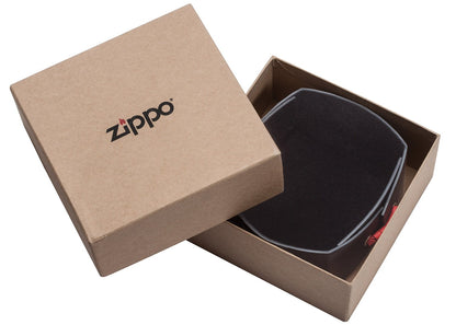 Vide-poches Zippo noir en cuir avec logo Zippo et poignées en cuir rouge, dans une boîte cadeau ouverte