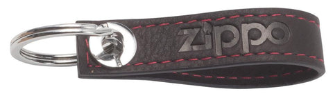Vue de face porte-clés en cuir avec logo Zippo