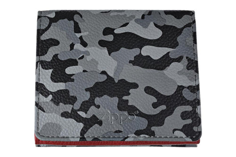 Vue de face portefeuille fermé motif camouflage gris avec logo Zippo