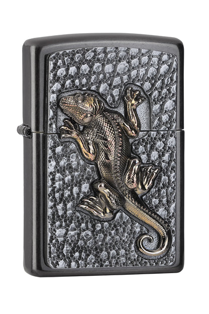 Vue de face 3/4 briquet Zippo gris avec emblème gecko