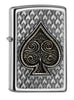 Vue de face 3/4 briquet Zippo chromé emblème carte à jouer pique