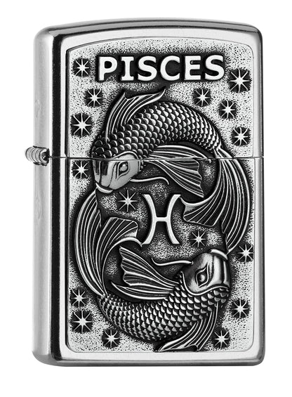 Vue de face 3/4 briquet Zippo Street Chrome signe du zodiaque emblème Poissons avec lettrage Pisces