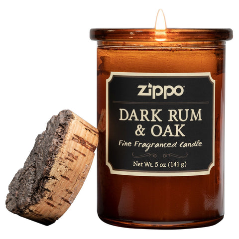 Bougie Zippo Dark Rum and Oak marron avec couvercle en liège, ouvert avec flamme
