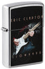Encendedor Zippo vista frontal ¾ de ángulo cromado con imagen coloreada de Eric Clapton tocando la guitarra