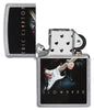 Encendedor Zippo vista frontal cromo abierto con imagen coloreada de Eric Clapton tocando la guitarra