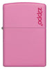 Vue de face briquet Zippo Pink Matte modèle avec logo Zippo