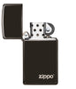 Vue de face briquet Zippo Slim High Polish Chrome modèle de base noir avec logo Zippo, ouvert avec flamme