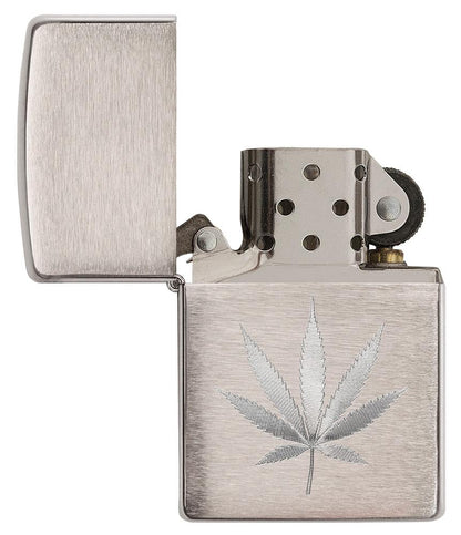 Briquet Zippo chrome brossé feuille de chanvre gravée, ouvert