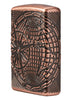 Vue de côté briquet Zippo Armor Antique Copper Multi Cut avec gravure carte du monde
