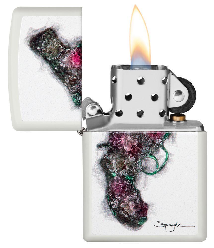  Briquet Zippo blanc avec pistolet de Spazuk, ouvert avec flamme