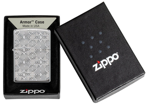 Encendedor Zippo vista frontal Armor® cromado de alto brillo con líneas profundas grabadas en caja abierta