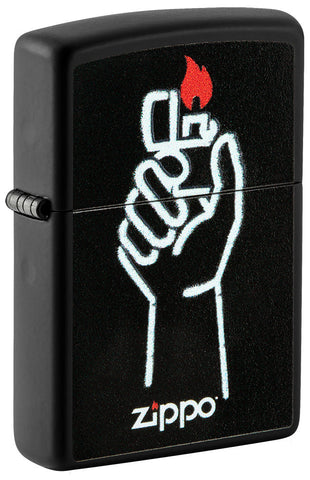 Encendedor Zippo vista frontal ¾ de ángulo negro mate con ilustración de encendedor Zippo en una mano y logotipo Zippo