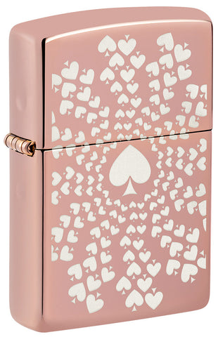 Encendedor Zippo vista frontal ¾ de ángulo oro rosa de alto brillo con muchos ases dispuestos en un círculo sobre fondo cromado