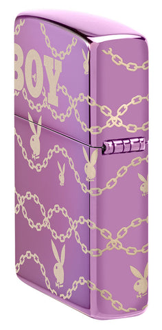 Zippo Feuerzeug Seitenansicht hinten ¾ Winkel hochglänzend lila mit umhüllenden Playboybunny und schwingenden Kettengliedern