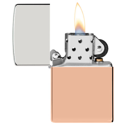 Vista frontal del encendedor Zippo Bimetal Case Copper storm abierto, con llama