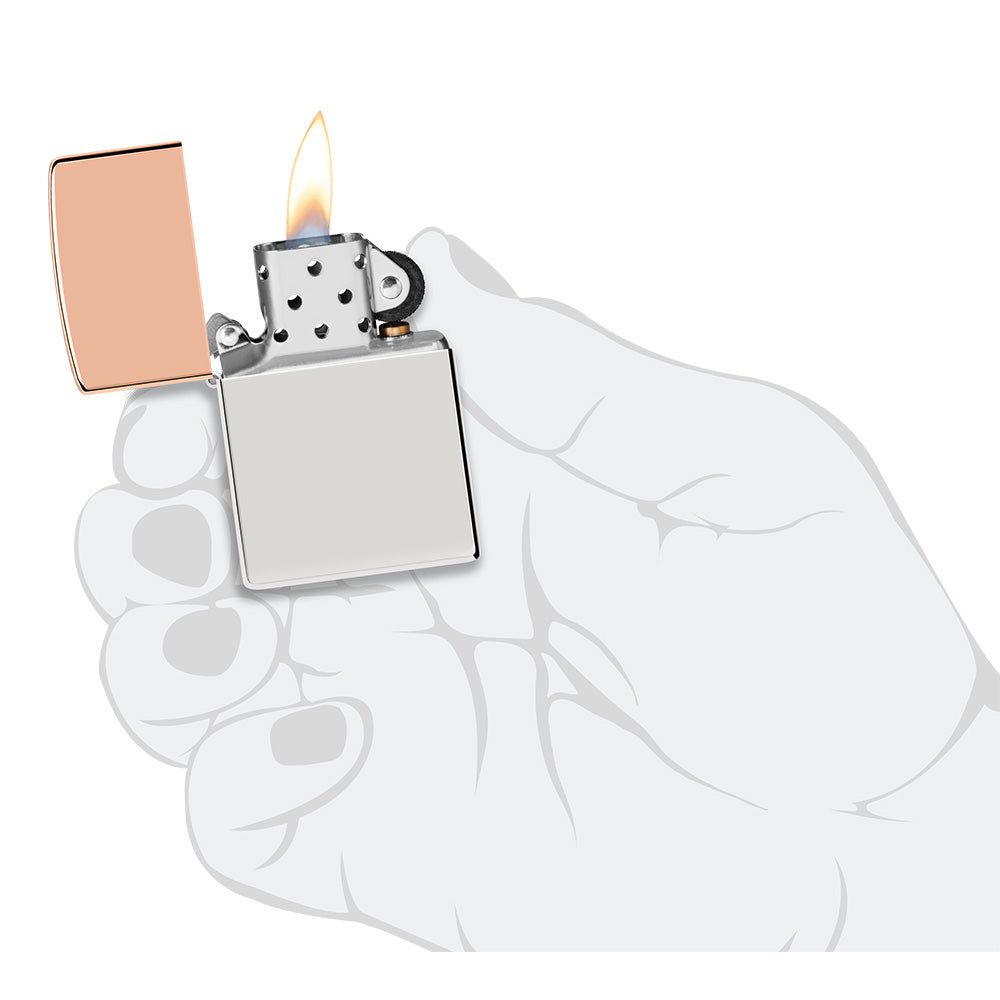 Zippo Storm encendedor bimetálico caso de plata en una mano para representar el tamaño del encendedor