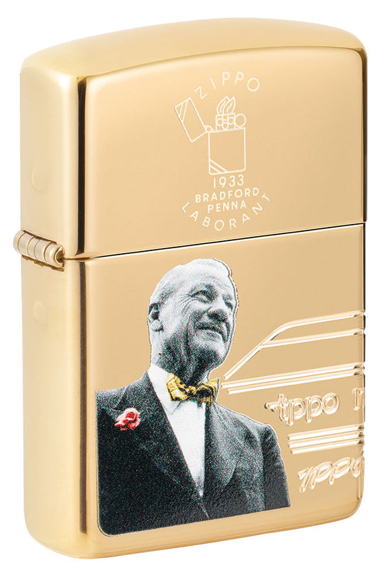 ¾ vista del encendedor Zippo Founder's Day 2023 storm, encendedor dorado, grabado zippo abajo a la derecha, foto del diseñador en blanco y negro.
