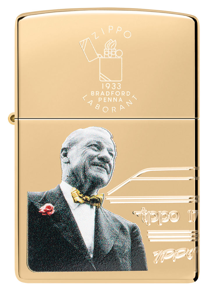 Vista frontal del encendedor Zippo Founder's Day 2023 storm, encendedor dorado, grabado Zippo en la parte inferior derecha, foto del diseñador en blanco y negro.