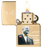 Vista frontal del encendedor abierto Zippo Fourder's day 2023 storm, con llama
