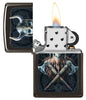 Briquet Zippo tête de mort avec casque viking, ouvert avec flamme