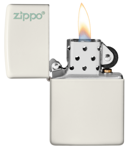 Vista frontal del mechero a prueba de viento  Zippo Glow In Dark Zippo Logo abierto, con llama