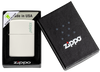 Mechero a prueba de viento Zippo Glow In Dark Zippo Logo en su caja de regalo