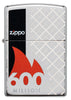 Encendedor Zippo 600 millones de vista frontal en óptica de cromo alto pulido con grabado láser de 360º con el nombre del encendedor rodeado de una llama roja y con una barra negra en el lateral