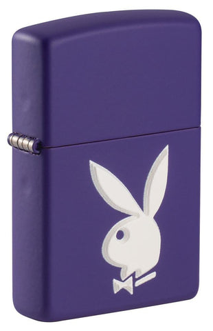 Vue de face 3/4 briquet Zippo imprimé texturisé violet mat avec logo lapin Playboy