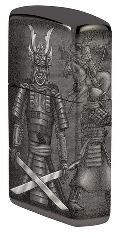 Vue de côté briquet Zippo noir brillant avec samouraï et épées croisées
