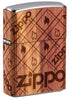Vue de face 3/4 briquet Zippo chromé Woodchuck flamme Zippo 360°