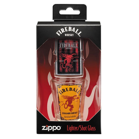 Vue de face coffret cadeau briquet whisky Fireball avec verre à schnaps