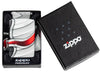 Vue de face briquet Zippo blanc mat avec flamme Zippo en 540° Color Image dans une boîte cadeau ouverte