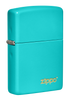 Vista de tres cuartos del mechero a prueba de viento Zippo Flat Turquoise con logo