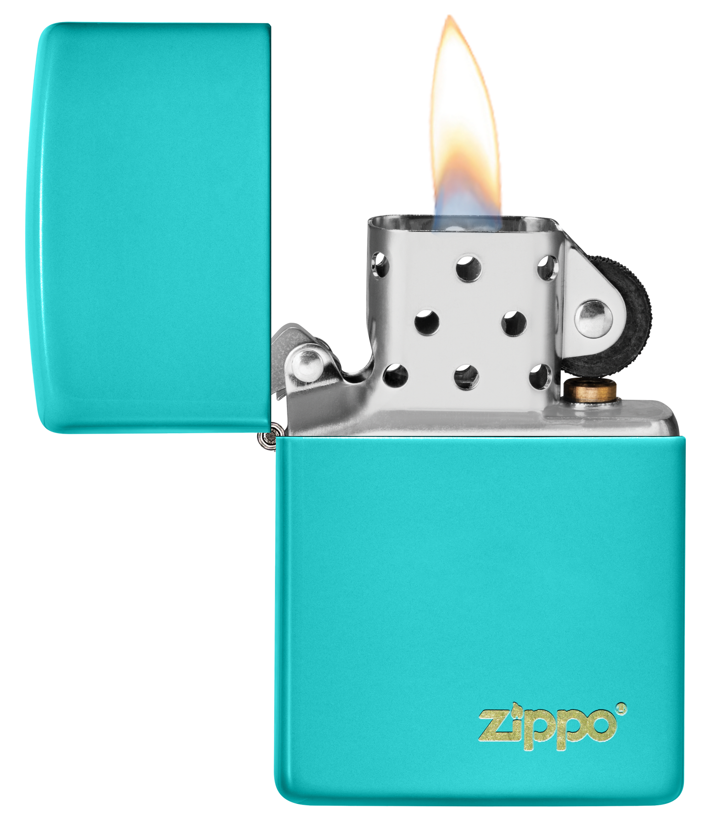 Vista frontal del mechero a prueba de viento  Zippo Flat Turquoise con logo abierto, con llama